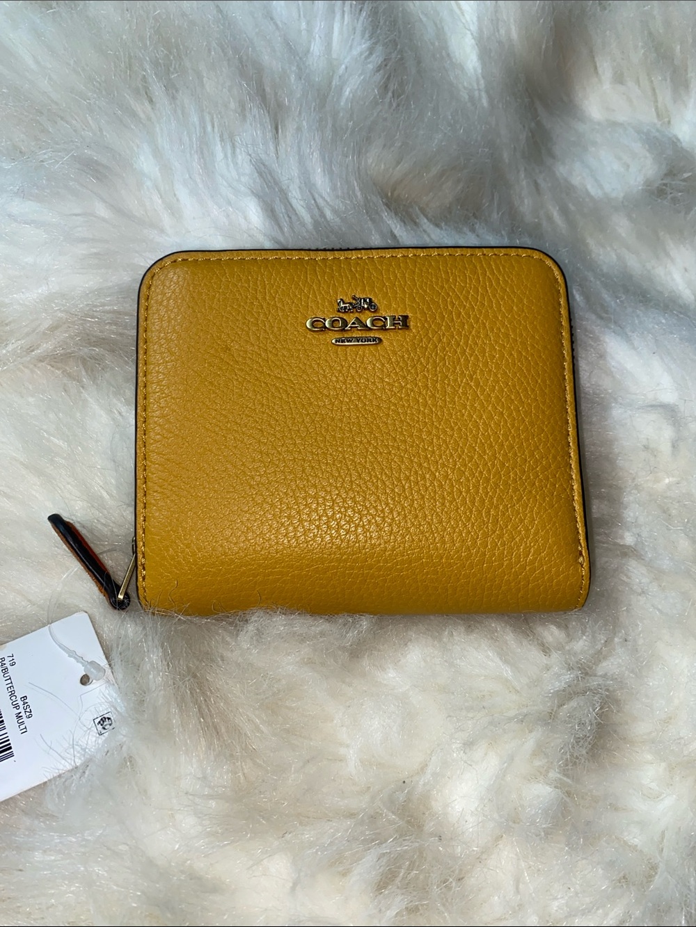 Coach Pebbled Leather Zip around billfold Wallet